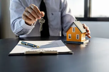 買房不急？Dcard 網友揭冷市買家籌碼：搶手房兩週乏人問津，仲介怎麼出招？