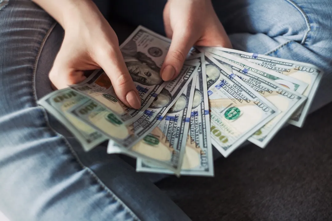 房仲業務的理財課：獎金豐厚如何平滑現金流？0.6%佣金下的致富之道