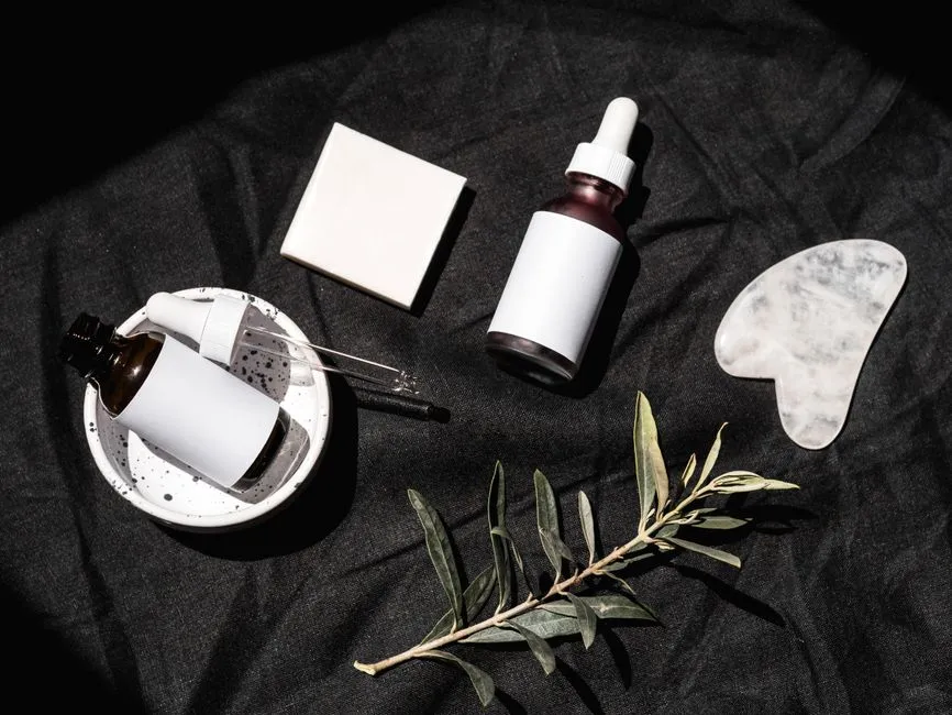 毛孔粗大保養品推薦!專家指南:保濕+緊緻毛孔成分,告別草莓鼻!