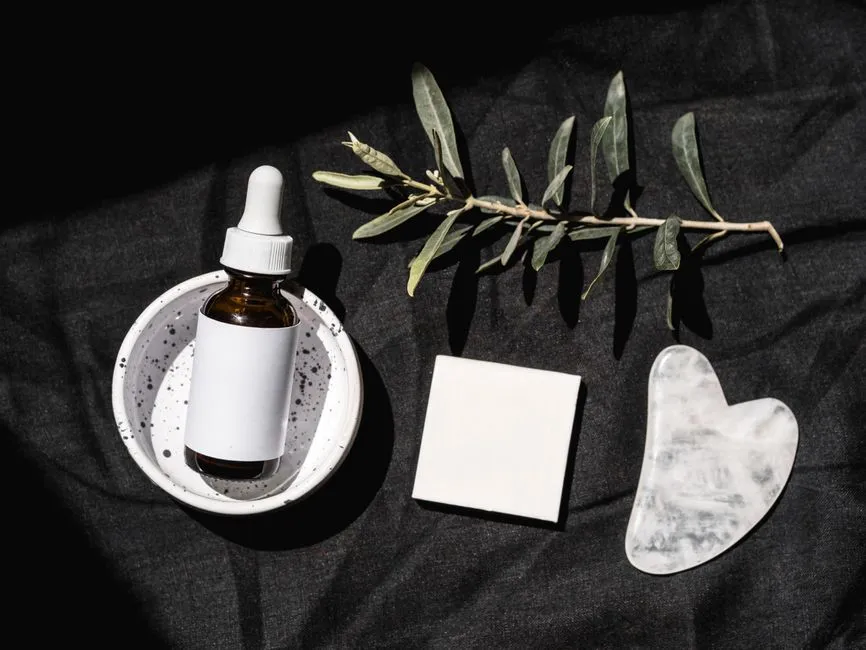 凡士林能幫助消炎嗎?皮膚科護理師完整教學:高效舒緩肌膚炎症的正確用法