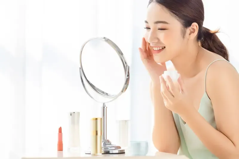 如何選擇適合秋冬季節的保濕乳液?乾燥肌膚的救星!高效保濕攻略
