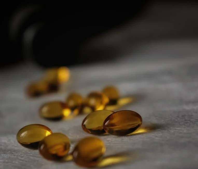 更年期女性適合吃什麼保健品?大豆異黃酮、維生素D、鈣、B群與Omega-3 助妳度過更年期