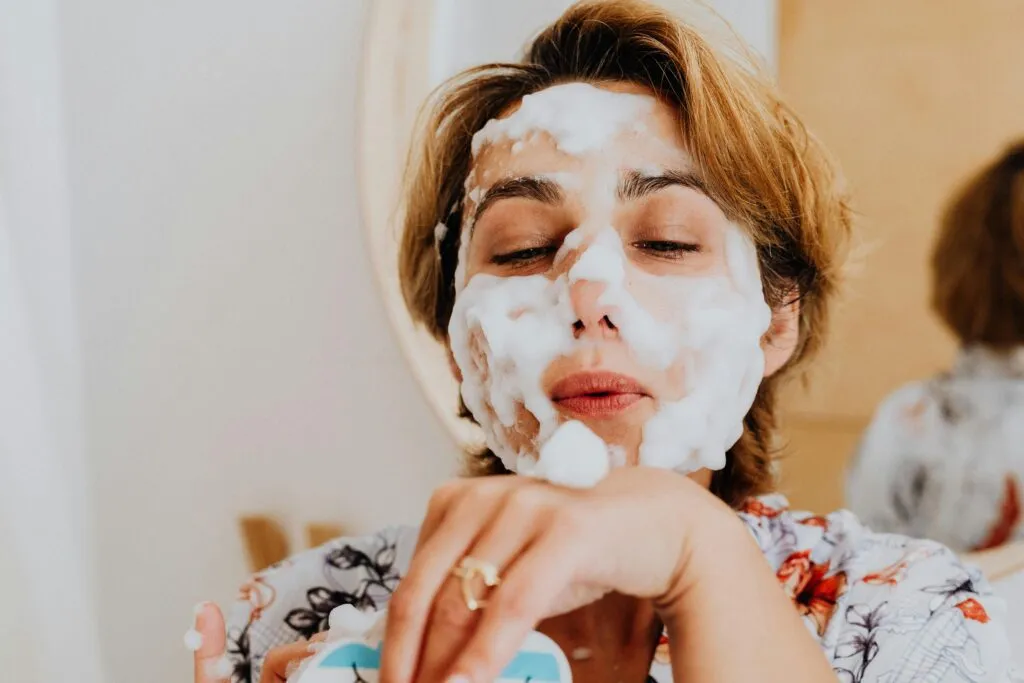 怎樣算過度清潔？：皮膚科醫師教你正確洗臉，避免皮膚問題