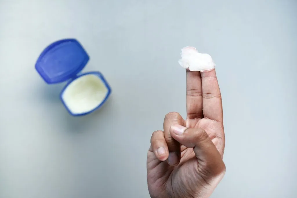 皮膚癢可以擦凡士林嗎？7 個注意事項一次看懂！