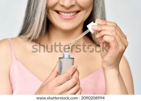 玻尿酸保濕精華推薦指南：打造水嫩光澤肌的必學秘訣