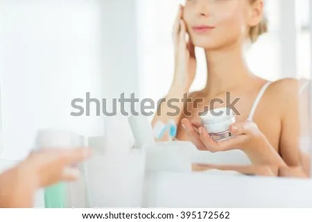 旅行時可以攜帶哪些迷你護膚品？資深達人教你高效輕裝護膚秘訣！