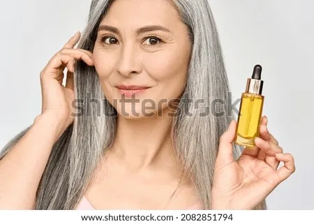 如何選擇適合熟齡肌的抗老精華液？高效抗老秘訣與精華液推薦