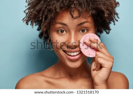 如何改善鼻翼毛孔粗大的問題？完整教學：告別草莓鼻，重拾細緻肌膚