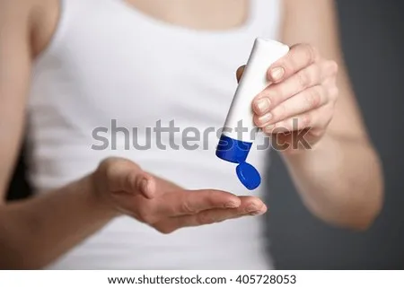 臉很乾可以擦凡士林嗎？皮膚科醫生完整教學：高效保濕秘訣與注意事項