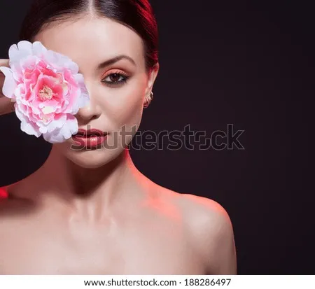 如何改善因熬夜引起的暗沉與浮腫問題？皮膚科醫生教你高效修復攻略