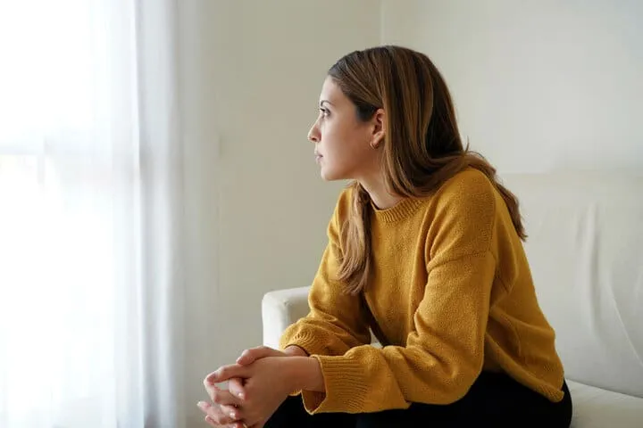 為什麼升職了,卻沒有更快樂?破解「抵達謬誤」,給高壓職場女性的續航力指南