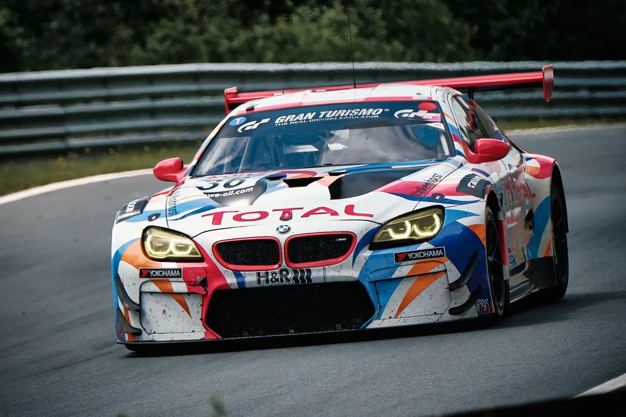 Toyota Supra與BMW Z4跑車比較:專業工程師深度解析,助您高效選購!