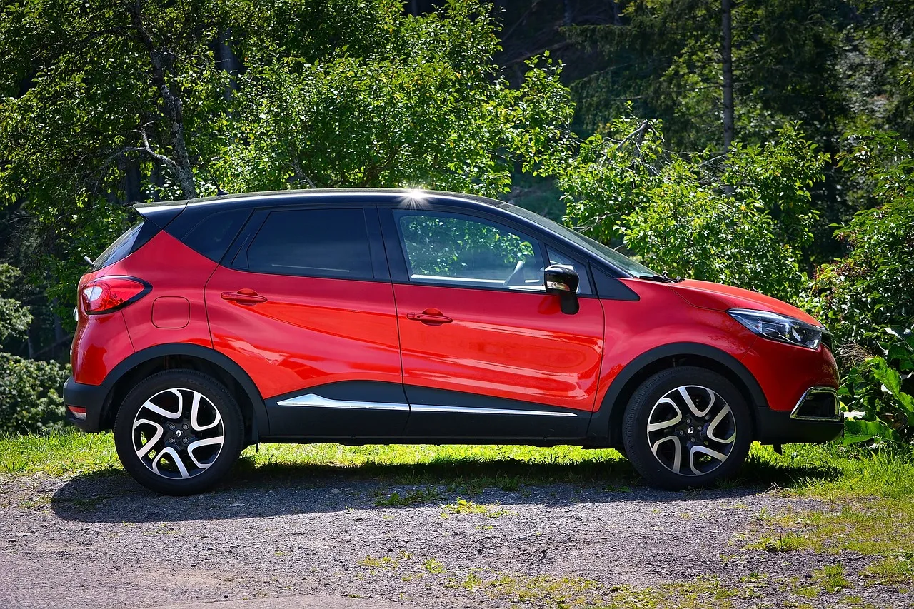 Toyota Sequoia與Chevrolet Suburban全尺寸SUV對比:空間、性能與可靠性深度評測