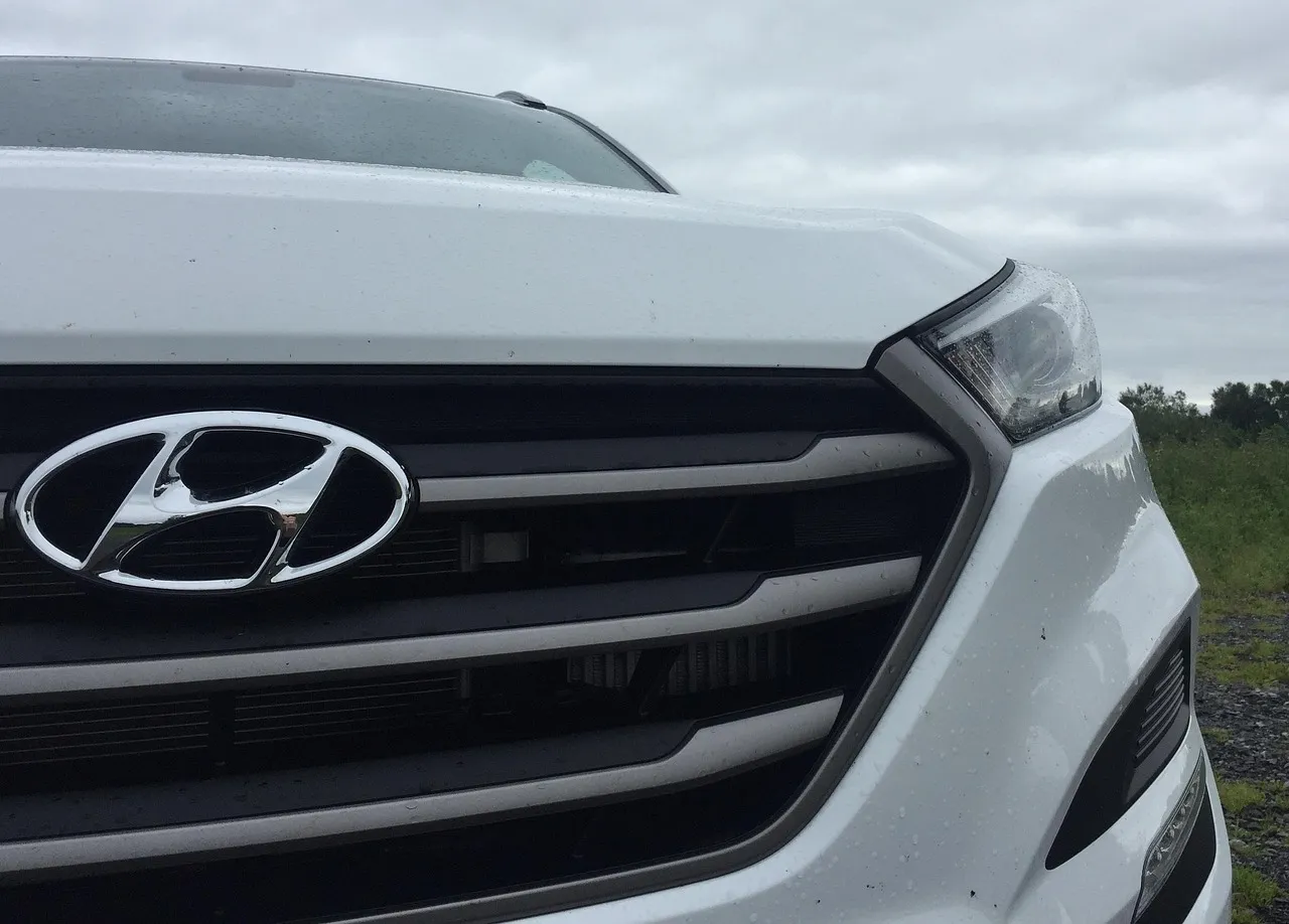 Ford Bronco Sport vs Toyota RAV4 Adventure:戶外SUV選哪款更強?越野性能、舒適性與燃油效率深度評測
