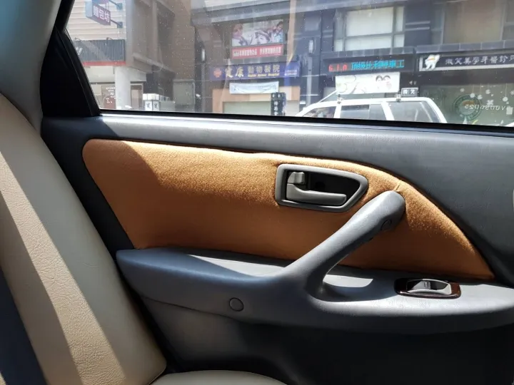 汽車內飾DIY改裝指南：完整教學，儀表板、方向盤、腳踏墊升級秘訣！