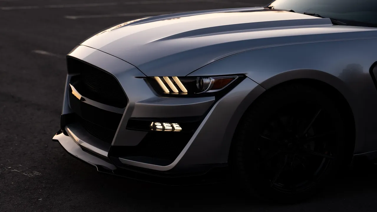 Volkswagen ID.4 vs Ford Mustang Mach-E:電動SUV選誰更值?續航、充電與科技配置深度評測