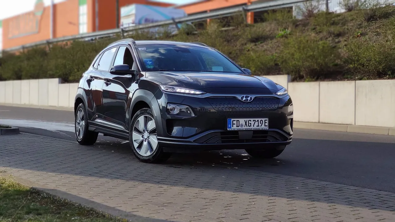 Mazda CX-5與Volkswagen Tiguan中型SUV比較：城市與長途駕駛的最佳選擇攻略