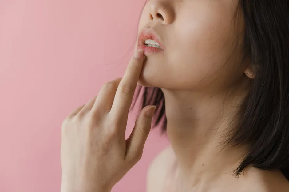 嘴唇乾裂常見原因全解析:告別龜裂唇,重拾水潤美唇