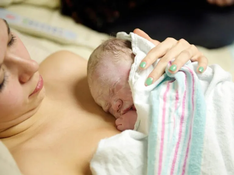 Woman giving birth: Live birth video | BabyCenter