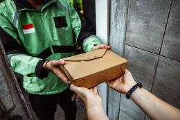 食品包裝容器在自然光下的包裝示意圖